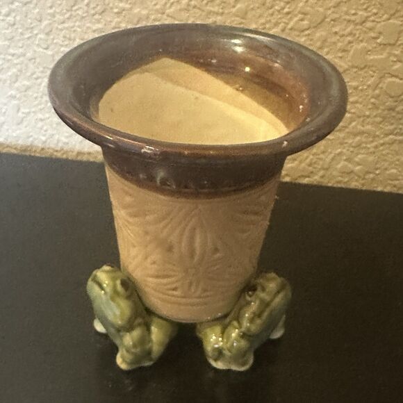 Green Tree Frogs Holding Ceramic Art Pottery Vase / Planter Brown Glaze Vintage - Picture 4 of 8